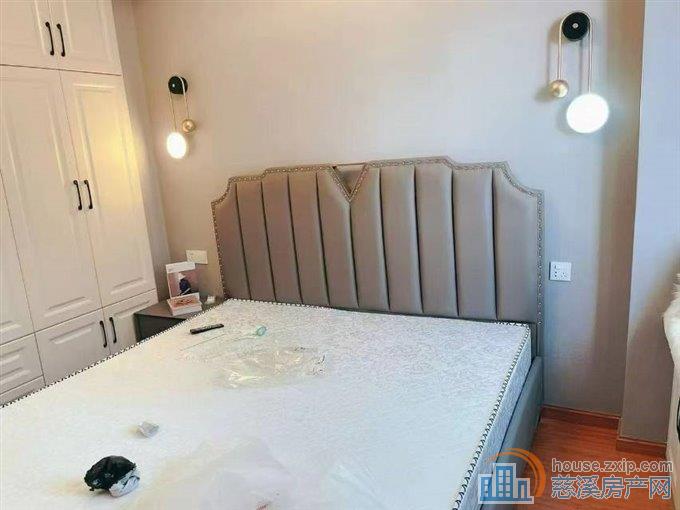 出租尚德家园2100/月全新精装