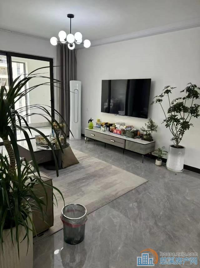 中海湖心半岛128平3室2厅2卫带衣帽间