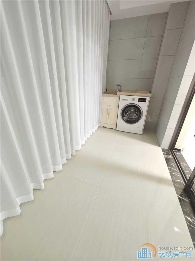 白金湾电梯房3室2厅2卫精装修直接钥匙在