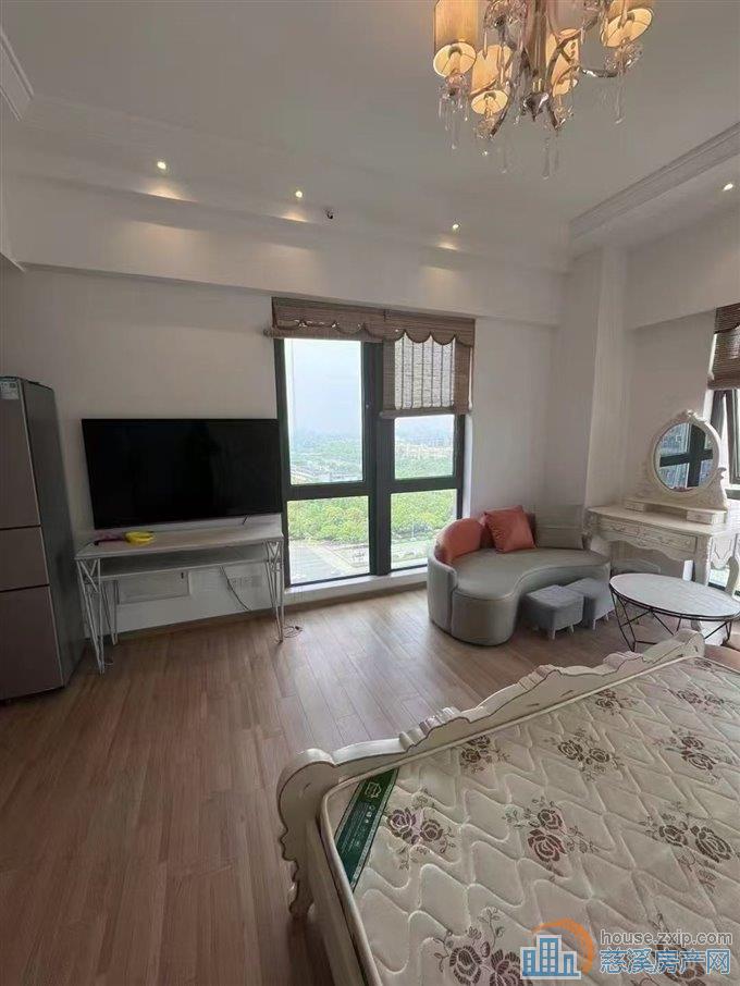 海泊中心一室一卫一厅边套57平豪装