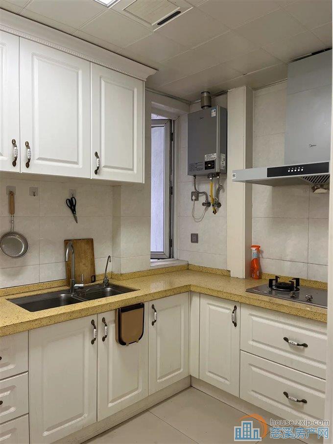 景观花苑106平128万精装带车位