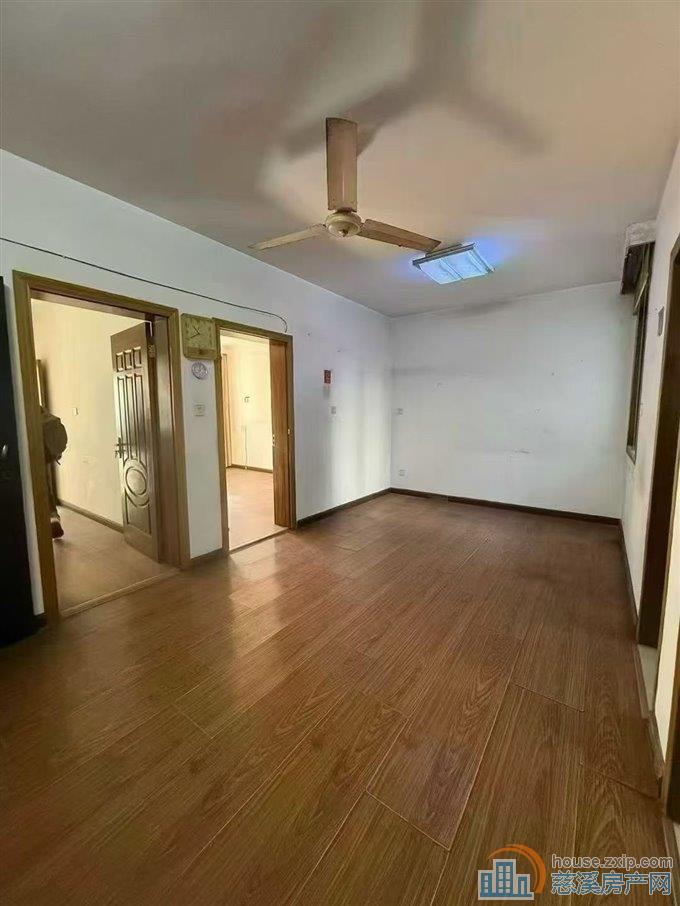 金山新村好楼层68平方56.8万