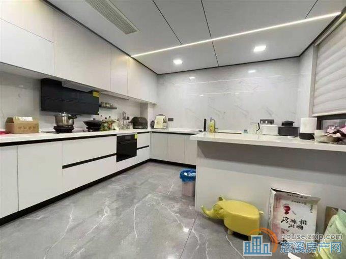 翡丽湾合院191平方豪装318万3车位