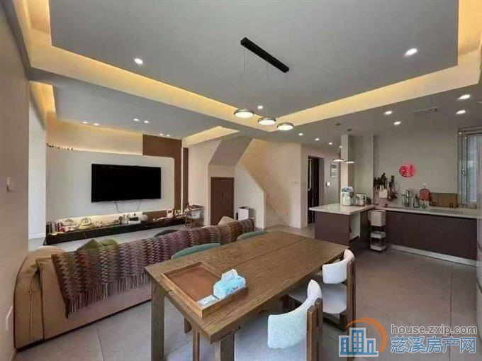 檀悦府上叠134平精装265万满2年