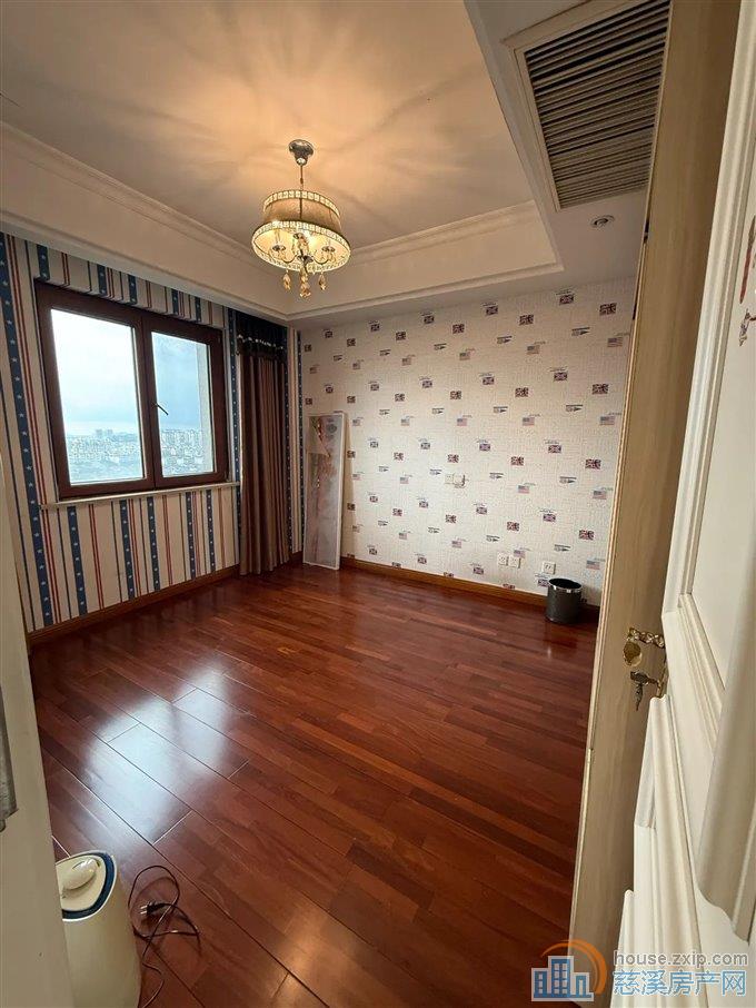 和润公寓133平149万送朝南车库