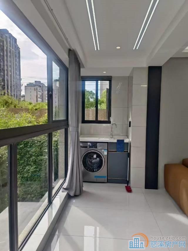 江南大院130平四室二卫全新精装带双车位