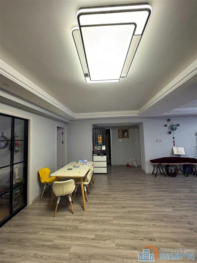 晶都苑装还可以145万