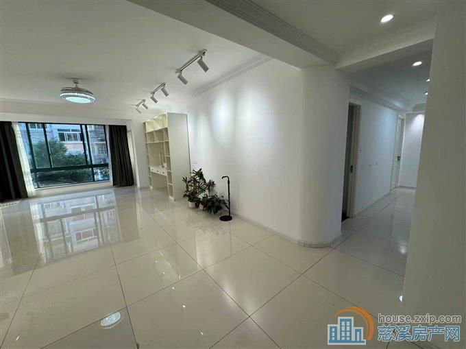 实验小学茗雅园二楼精装四室3800元/月