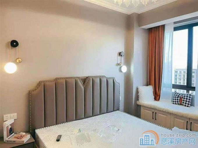 出租尚德家园2100/月全新精装