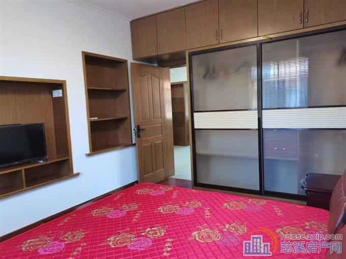 金山新村5楼带阁楼两室装修清爽直接房源