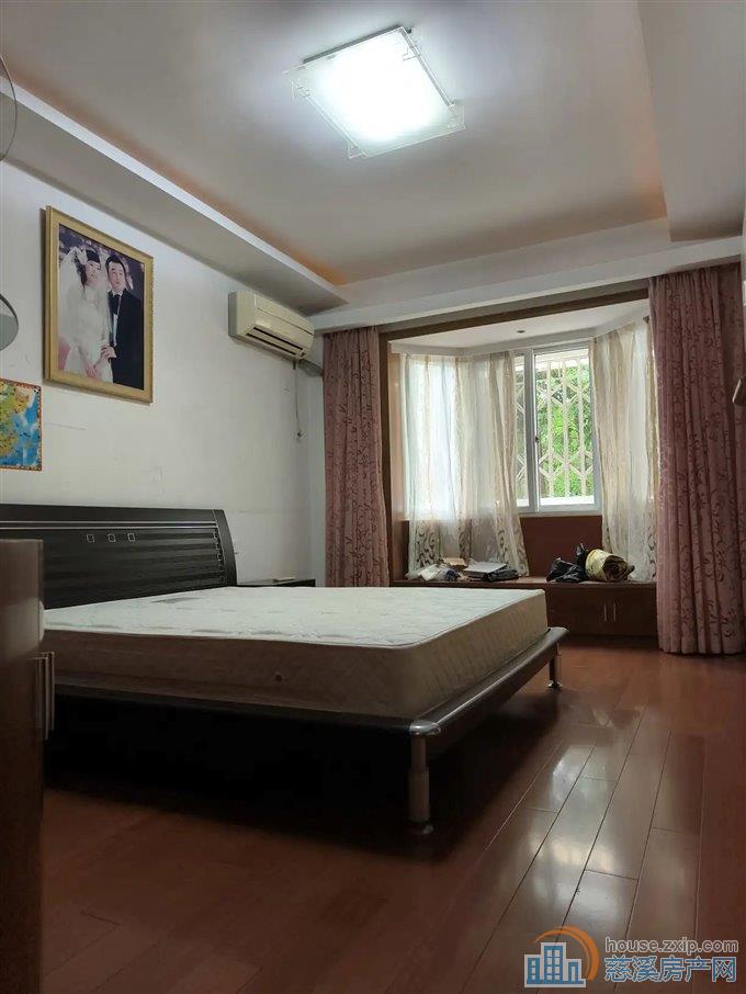 彩虹家园  精装四房 月租金3200元