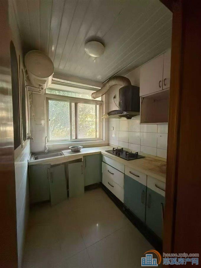 金山新村好楼层68平方56.8万