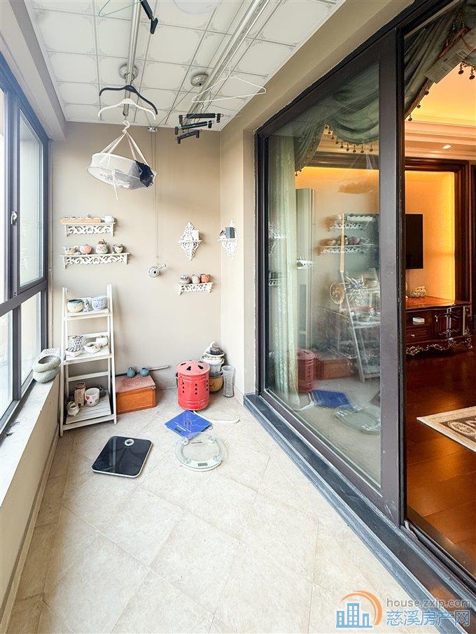 金地鸿悦 育才书包房 137平208万