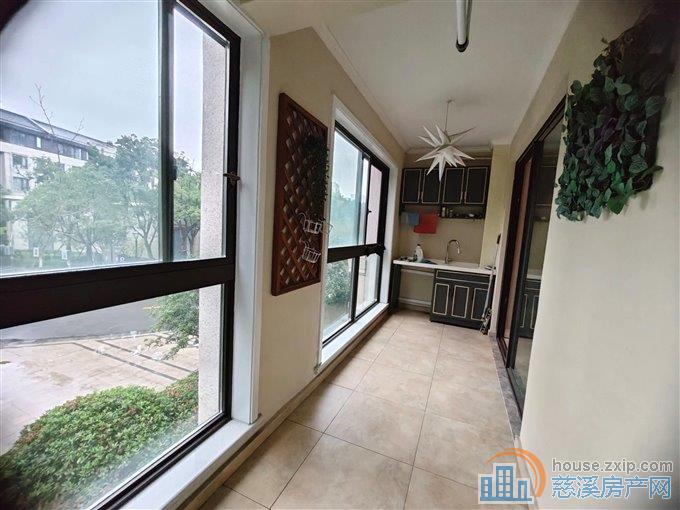 中海湖心半岛 精装130平228万