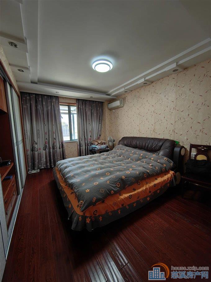 丽都苑125平146万送车位带露台