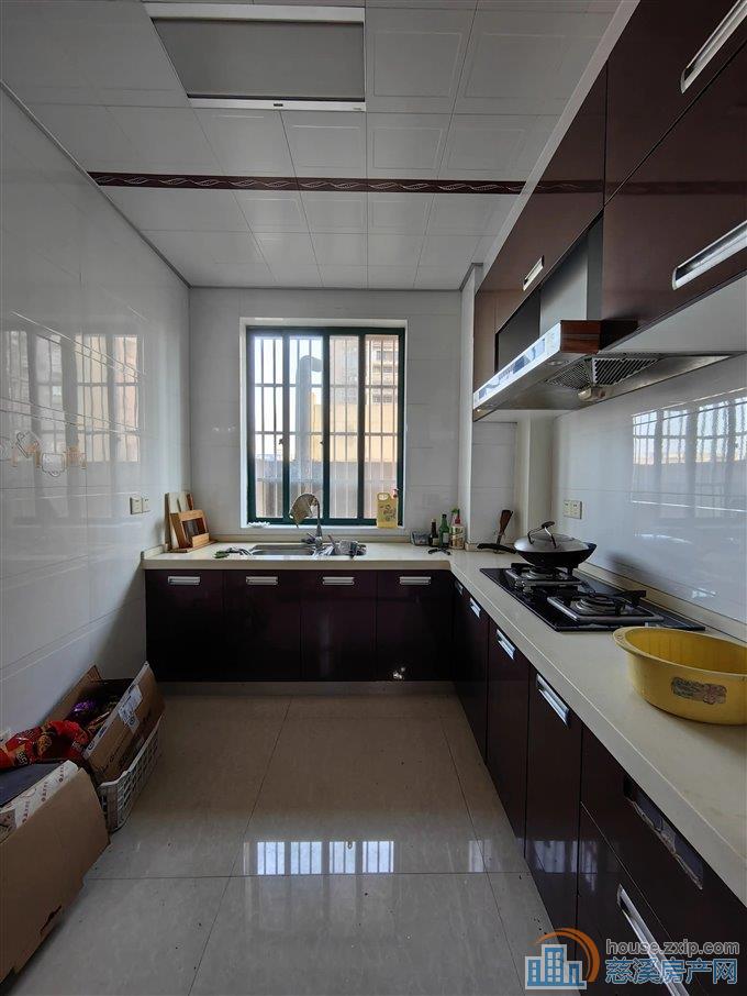 丽都苑125平146万送车位带露台