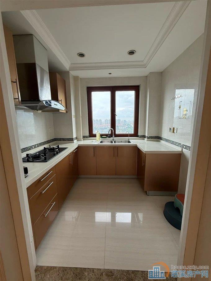 和润公寓133平149万送朝南车库