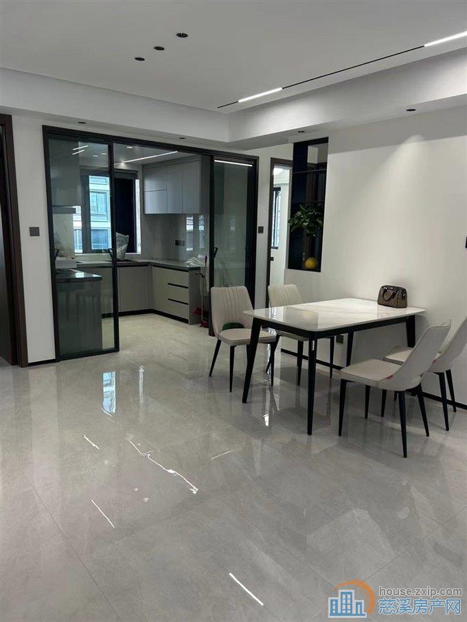 红星132平方精装修洋房四室2卫