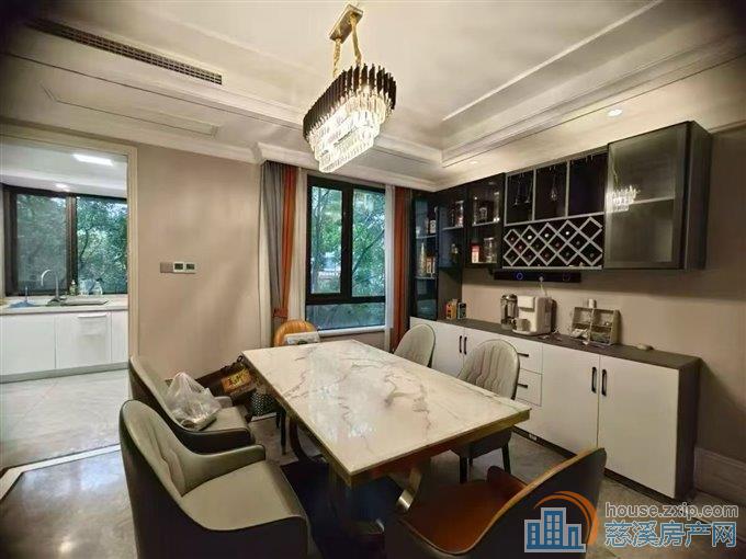 中海湖心半岛一期130平方精装修带地暖