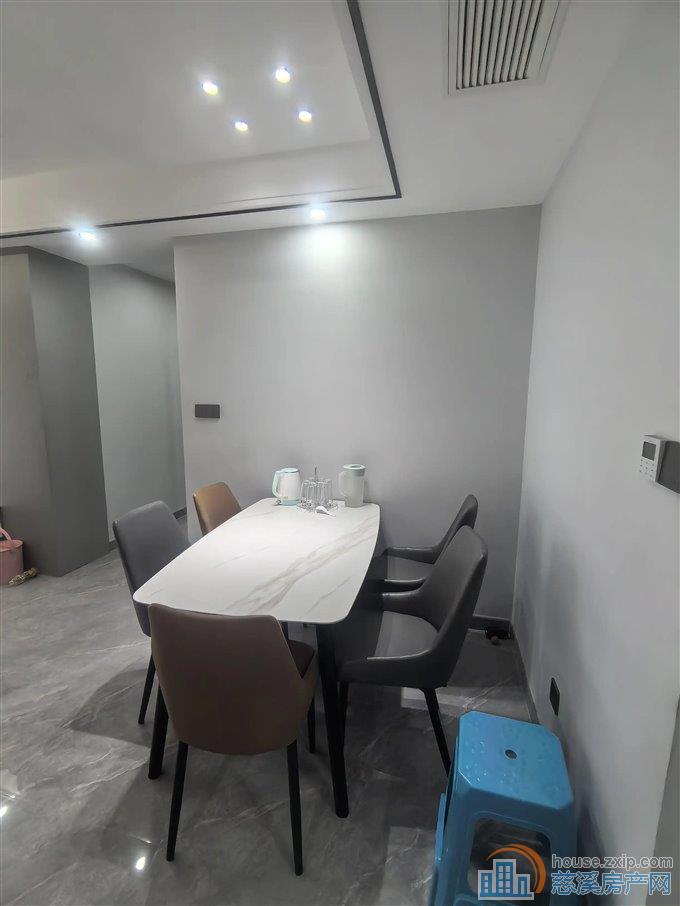 檀悦府精装修，101平175万