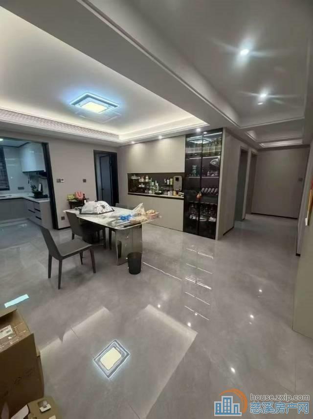 东方明珠9层电梯洋房新精装车位储藏间