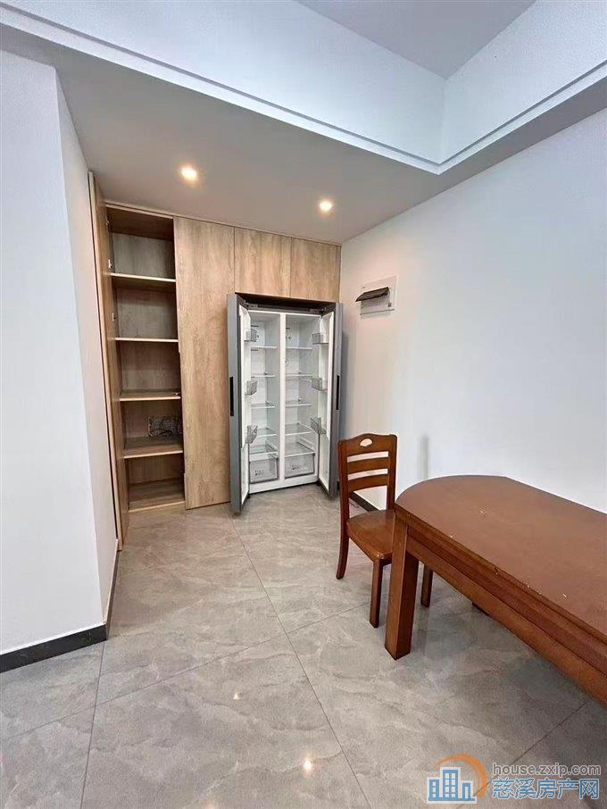 西苑新村65.24平2楼全新精装