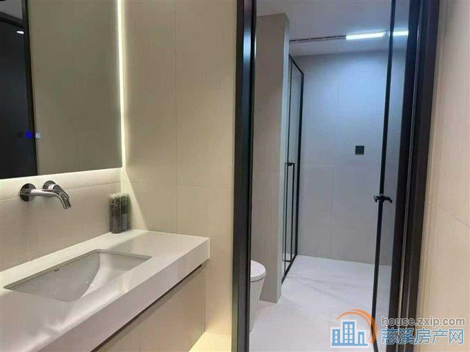 云逸里143平+双车位豪华装修直接钥匙在