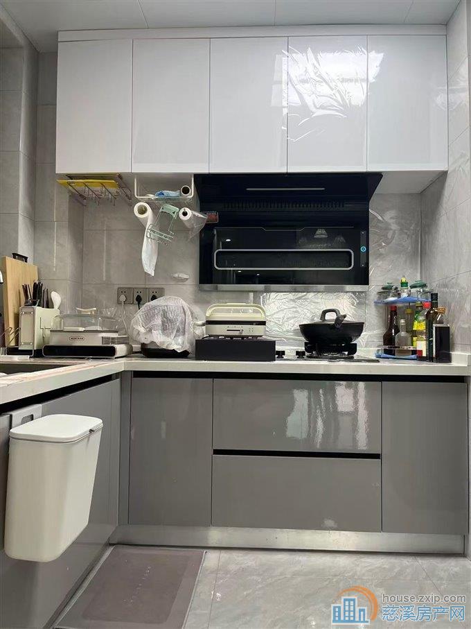 江滨江岸臻园 高楼层143平168万精装