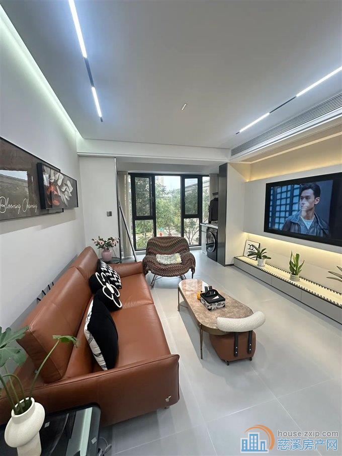 观湖佳苑 全新装修住了一年 93平 