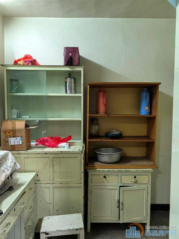 金山新村一楼有投资价格架空层可租800元