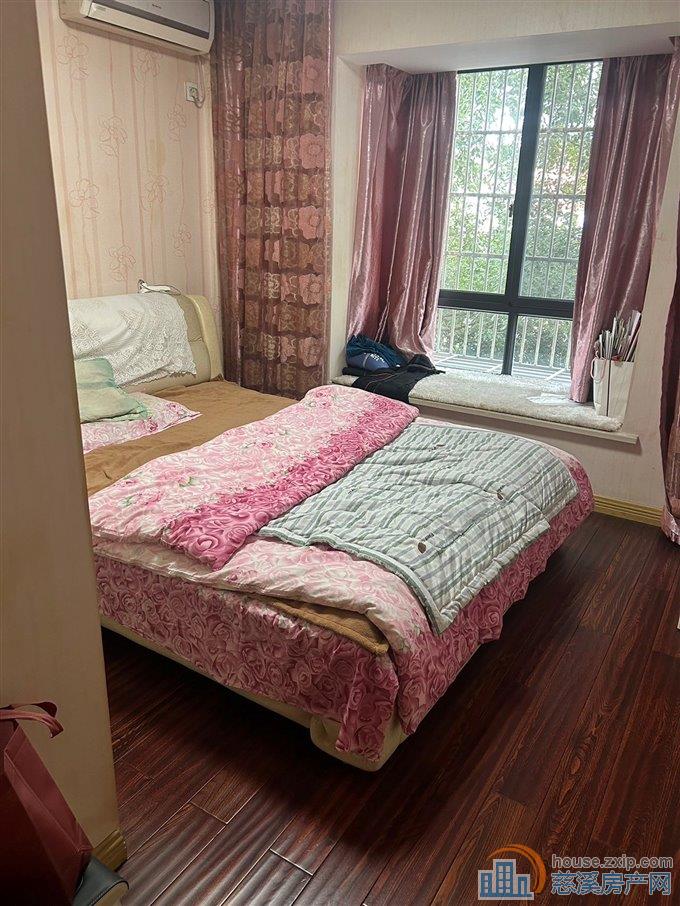 时代华都楼梯2楼121平125万精装修