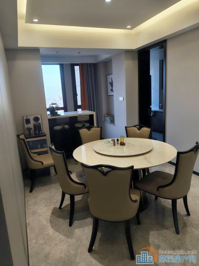 捡漏，凯旋门143平现代精装好楼层