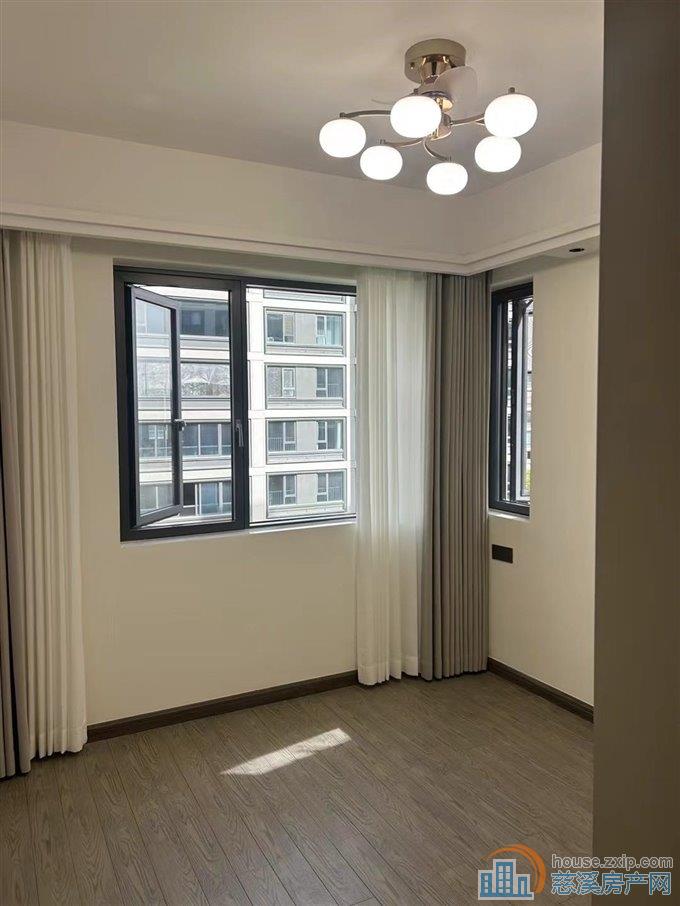 红星132平方精装修洋房四室2卫