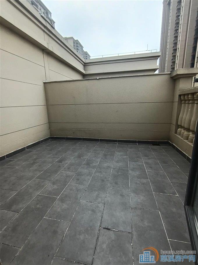 河悦府175平洋房顶复精装带三露台