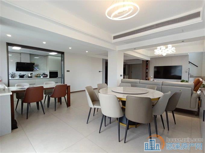 新城大道旁,嘉和名苑顶复豪华装修100万