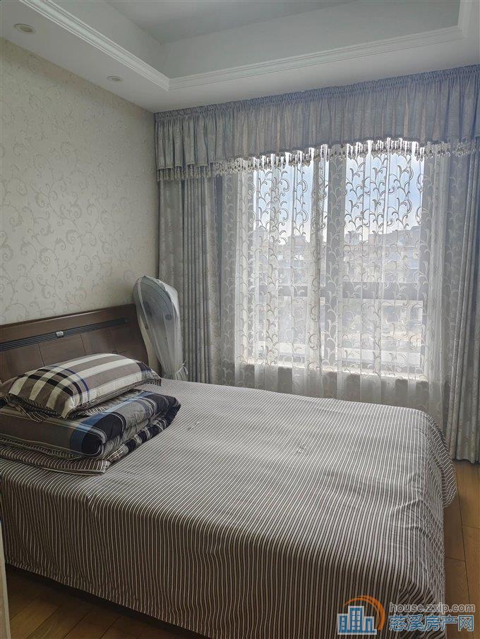 天悦湾花苑 豪装200平方248万中庭位