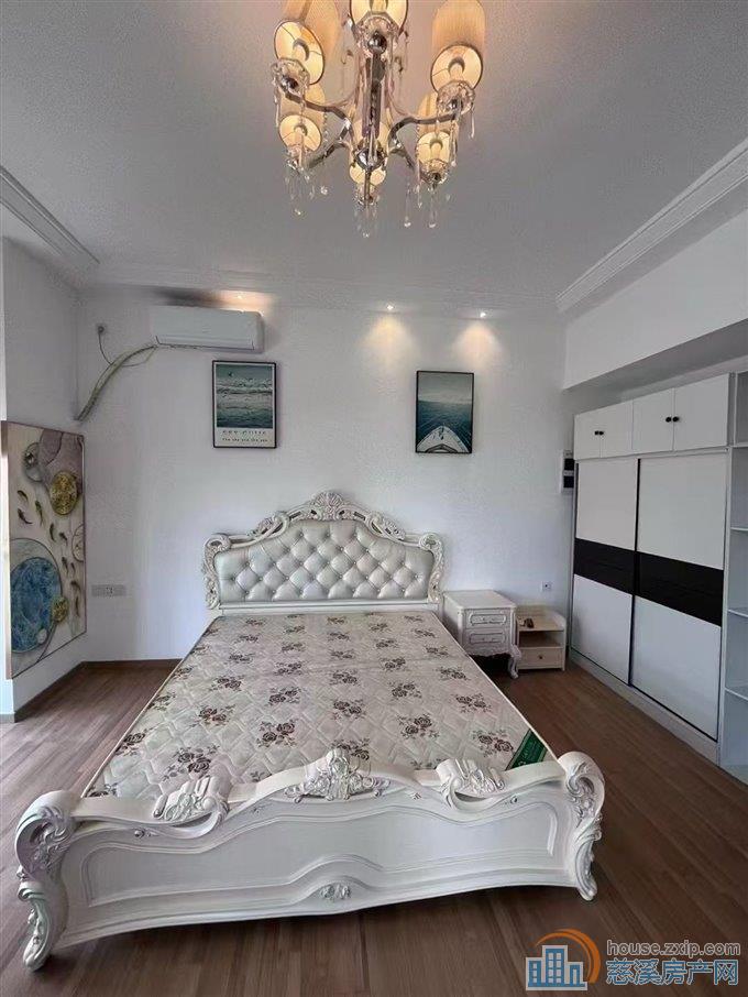 海泊中心一室一卫一厅边套57平豪装