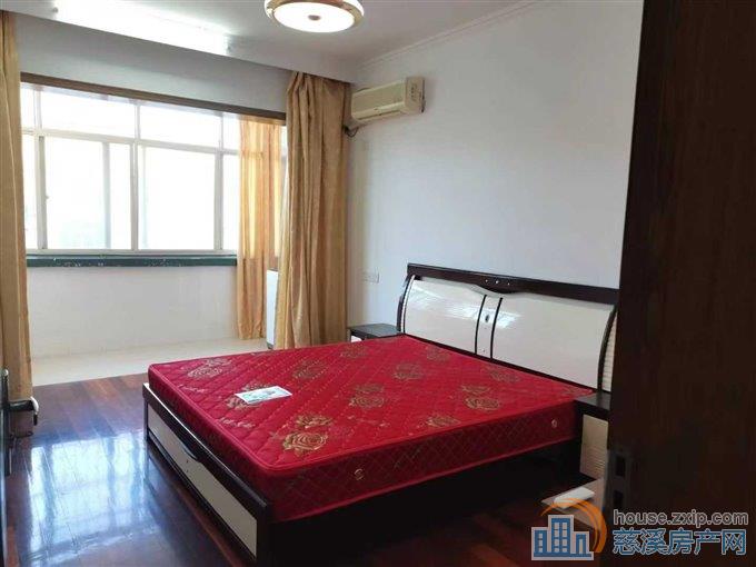 金山新村5楼带阁楼两室装修清爽直接房源