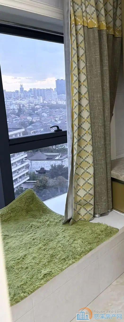 出租泰悦公寓58平2000每月