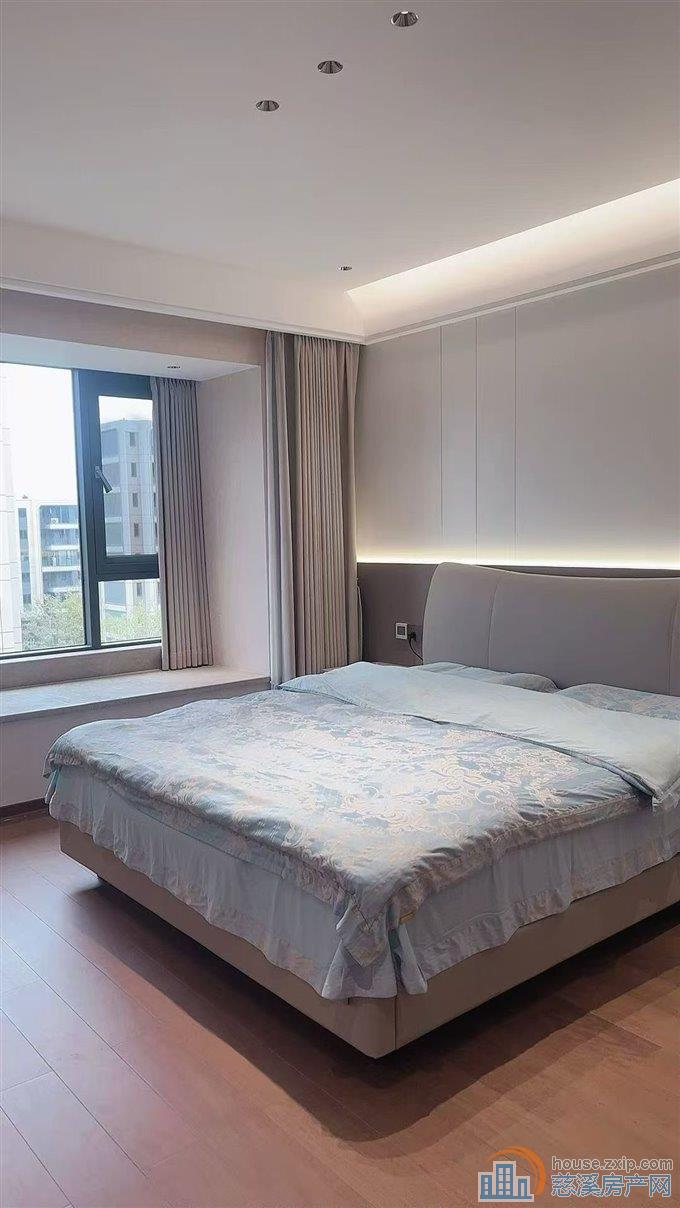 上东辰府143平全新精装