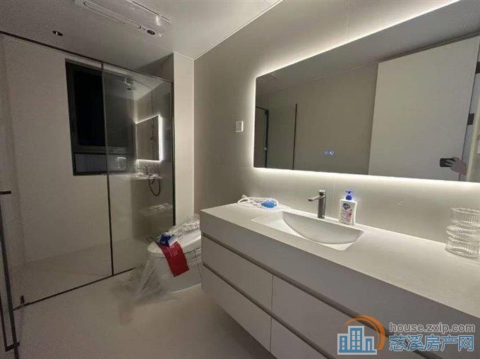 博洋水映天成160平豪装368万车位