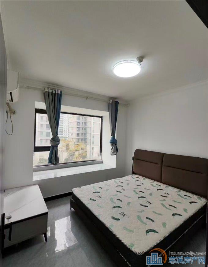 悦未来 朝南 2室 2600/月带车位