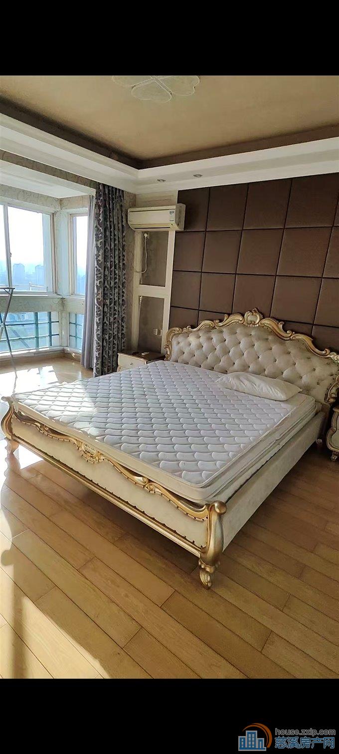 丽都苑三室128平带车位2900/月