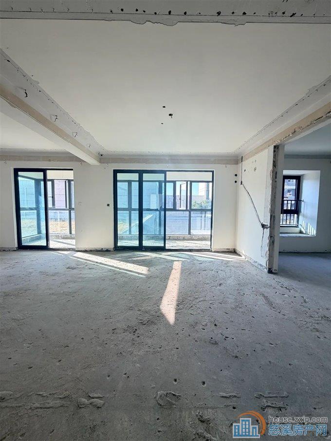 捡漏 辉逸云庭带个朝南大露台，稀缺资源