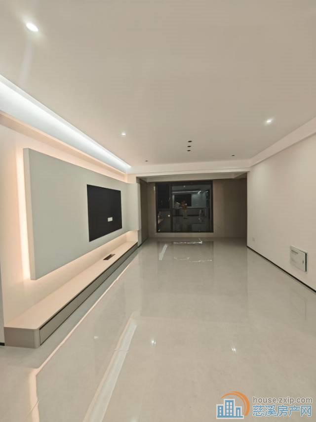 中海湖心半岛127平豪装3室258万直接