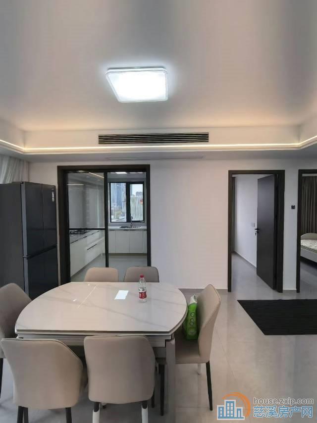 紫阙台140平首次出租边套全新精装带车位