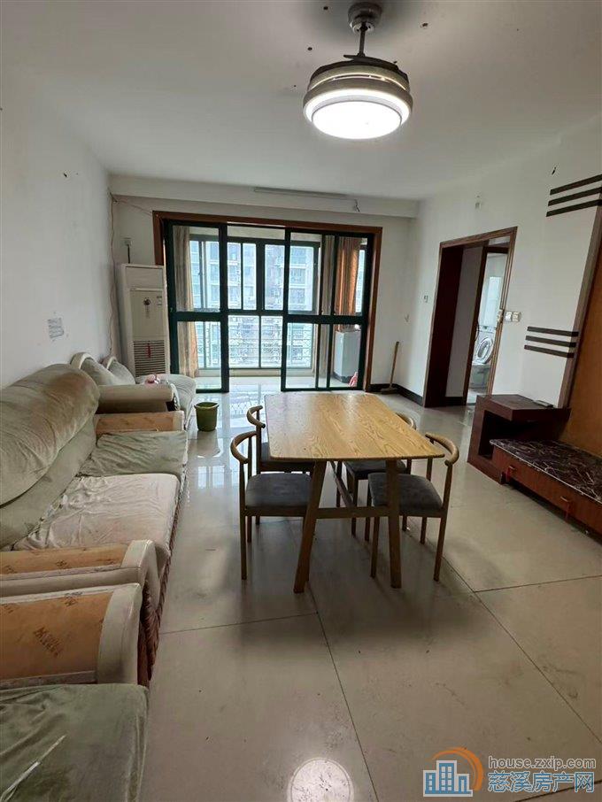 嘉和名苑电梯房142平三室二卫2500元