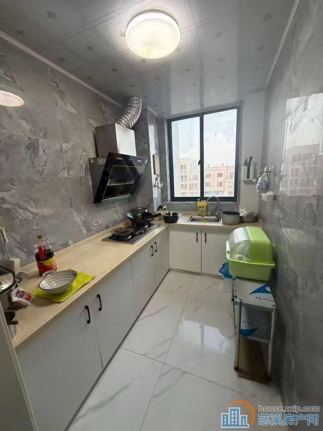 鸣北小区面积105平精装修98万