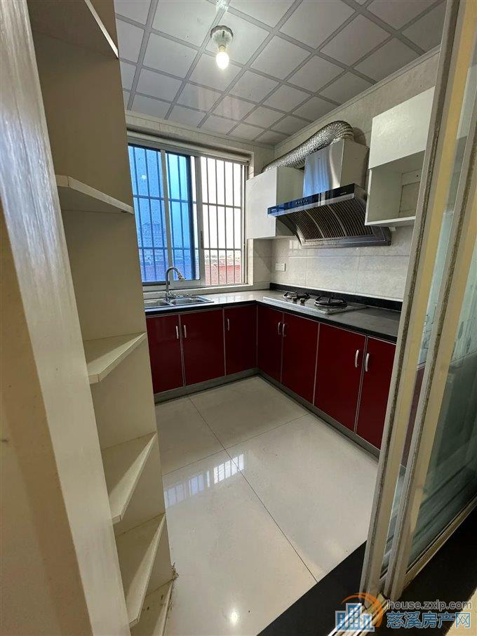 吉祥新村菜场旁 精装二室 月租2300元