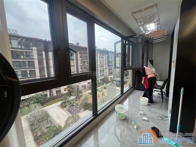 天铂佳苑豪装124平带车位152万